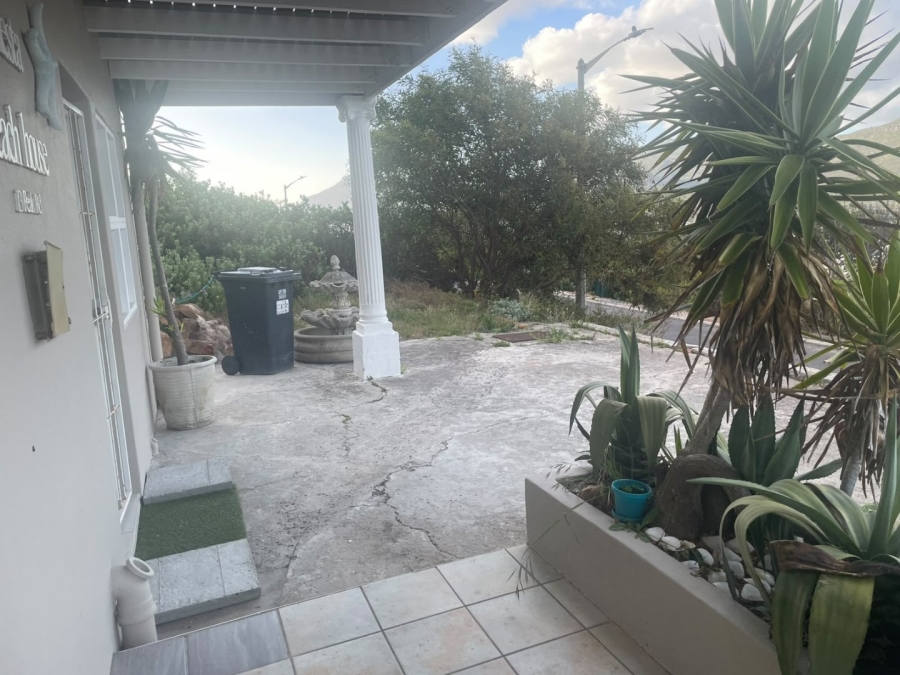 To Let 1 Bedroom Property for Rent in Fish Hoek Western Cape